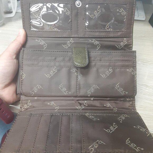 BOC Wallet Faux Leather olive green White Stitch Trim Silver Metal Logo Accent - Picture 8 of 11